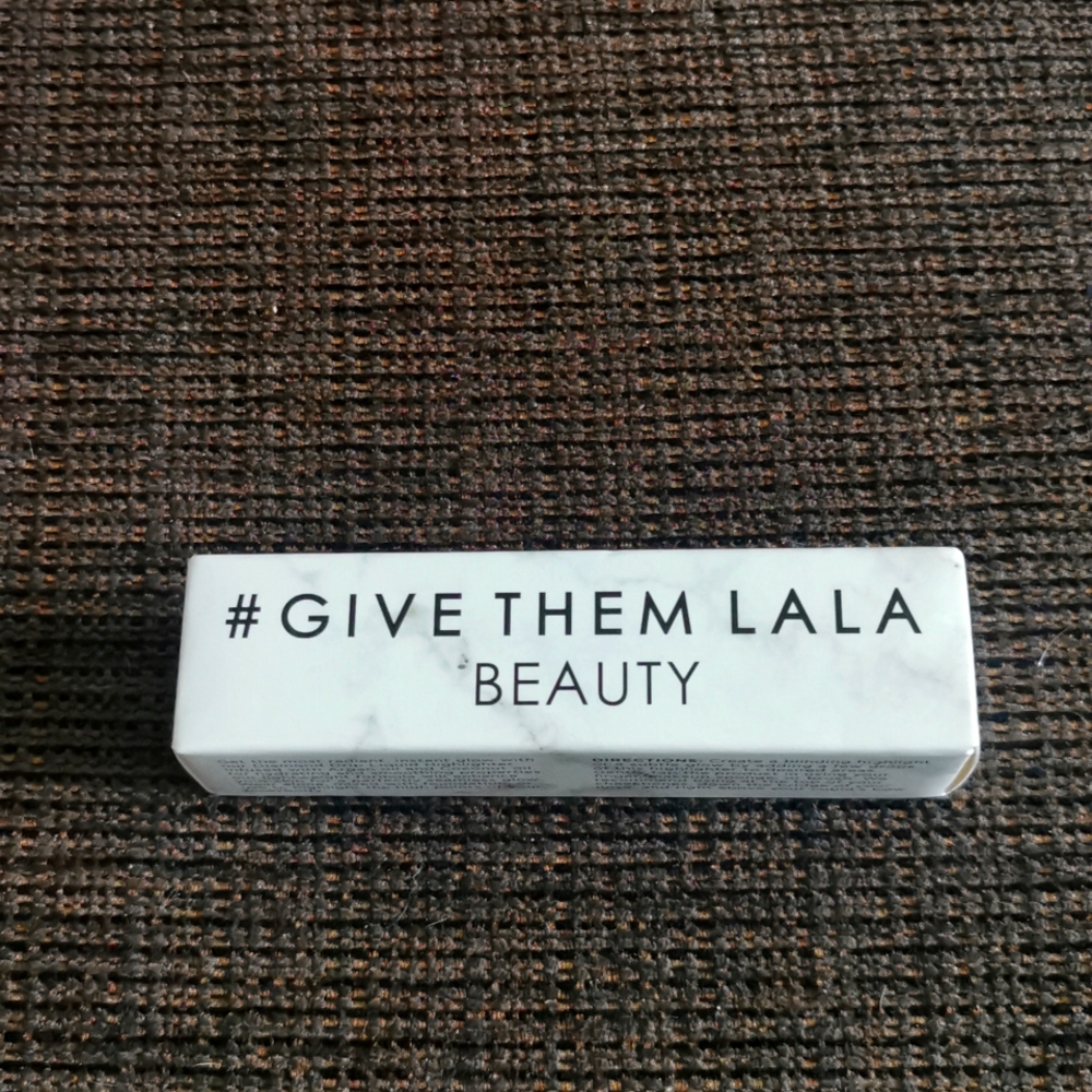 # GIVE THEM LALA Diamond Drip Liquid Highlighter